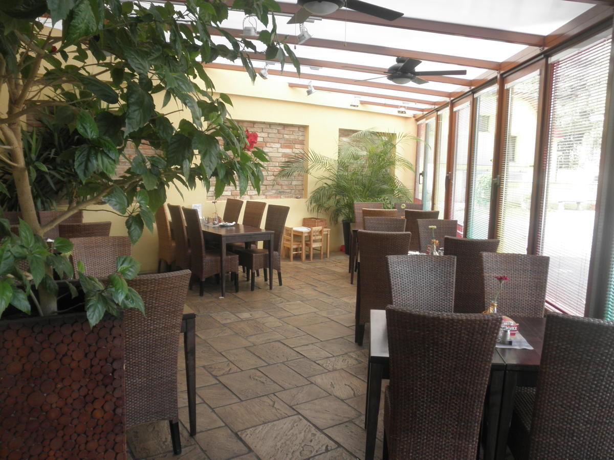 Hotel U Lipy Krusovice Екстериор снимка